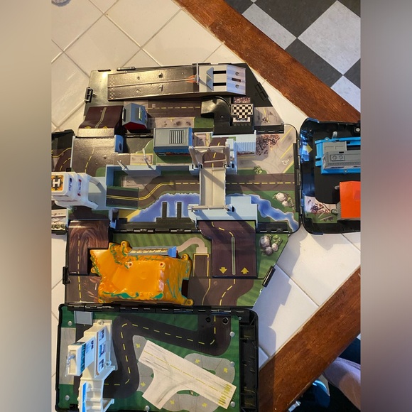 Huge BUNDLE (20+ items) Micro Machines - Picture 3 of 8